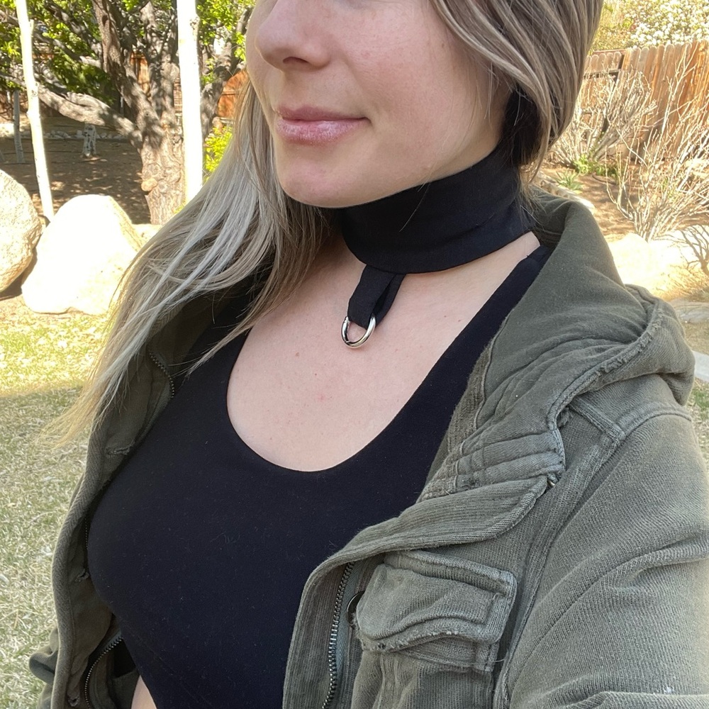 Elegant Black Choker Necklace - Picture 2 of 12